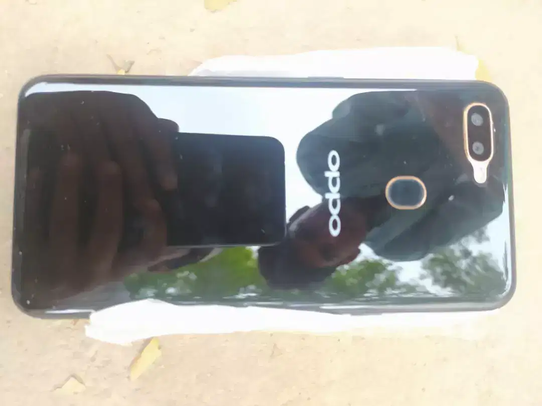 Black Oppo A5s for sale