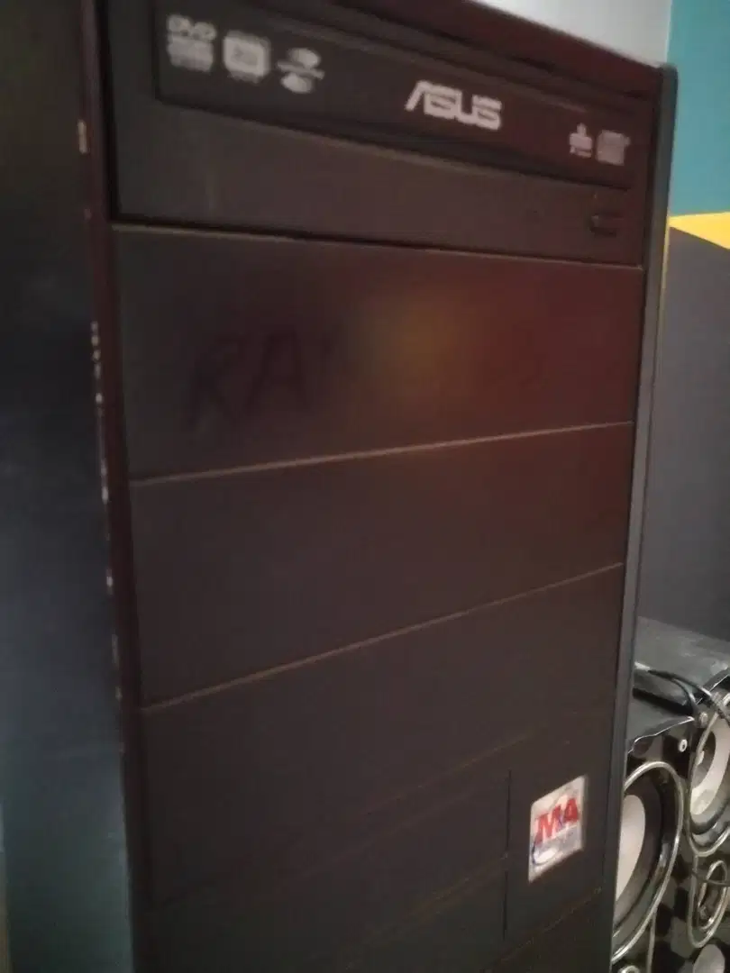 High End Gaming PC With Lots of Game Setups