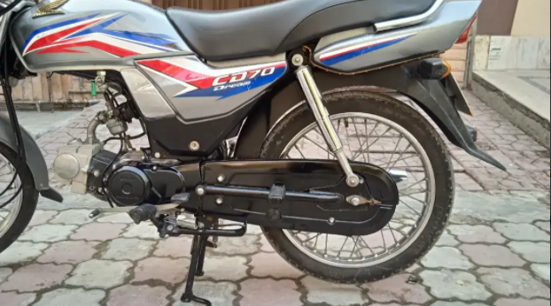 Honda CD 70 Dream 2018 Available for Sale in Lahore