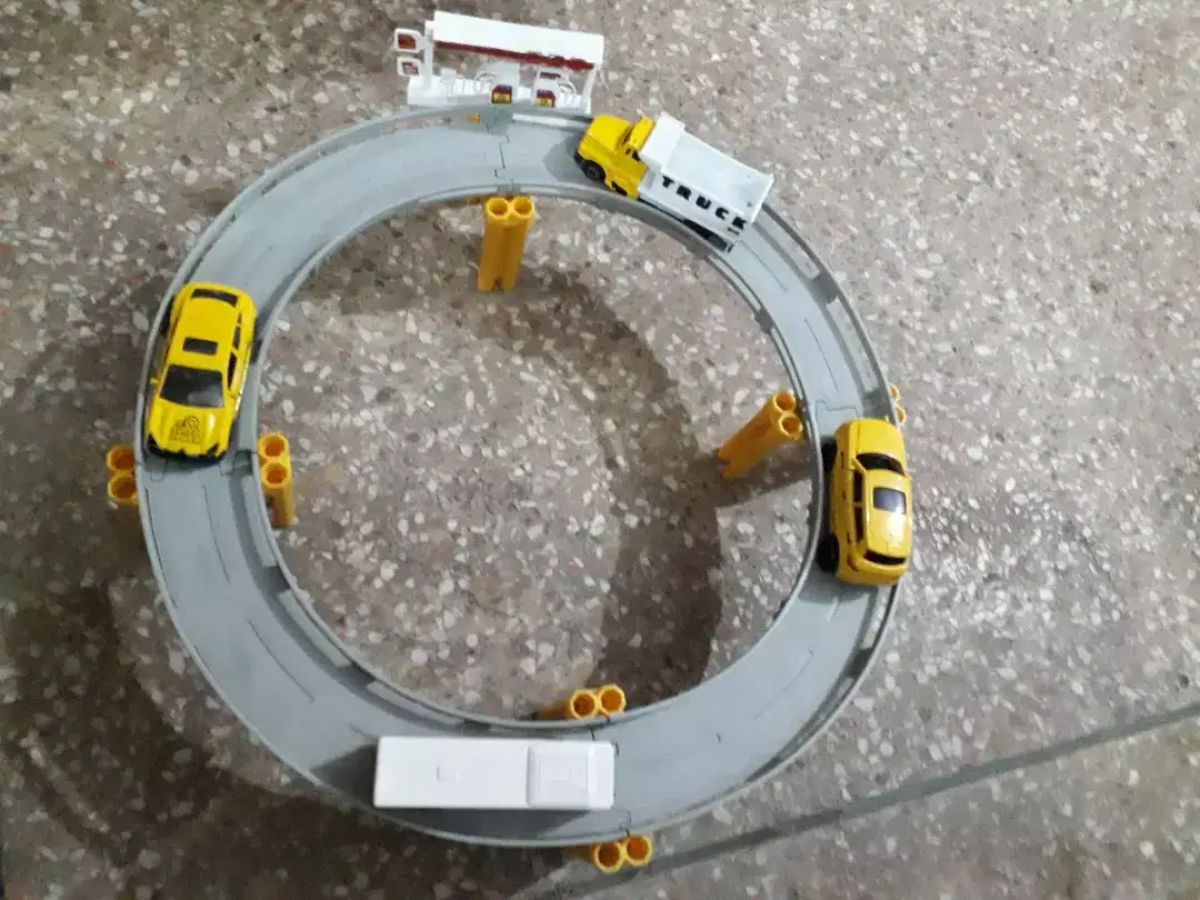 Car track for kids available for sale