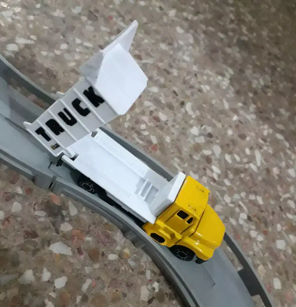 Car track for kids available for sale