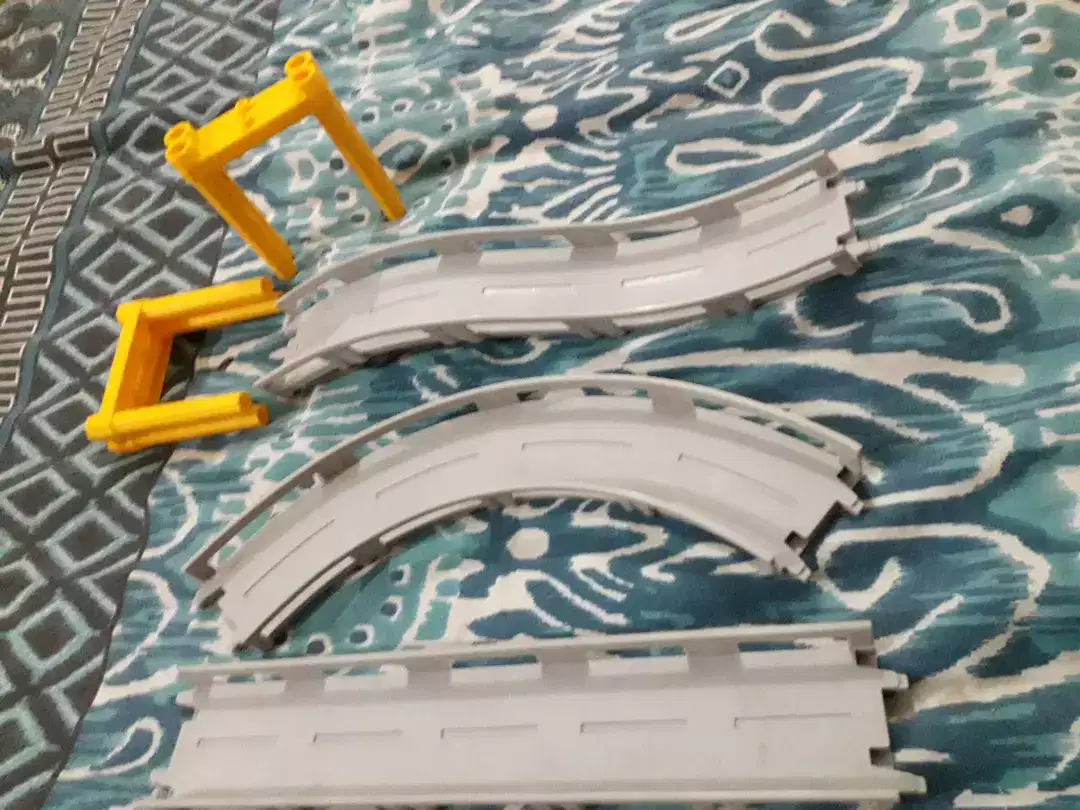 Car track for kids available for sale