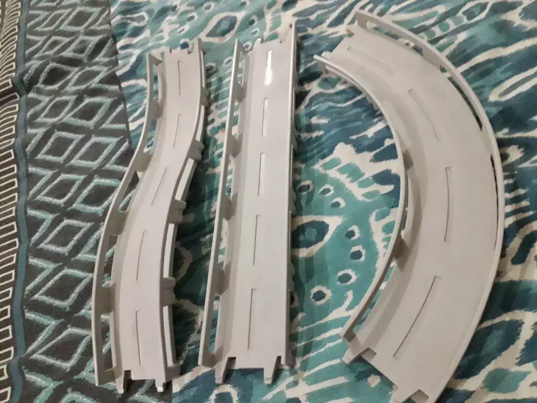 Car track for kids available for sale