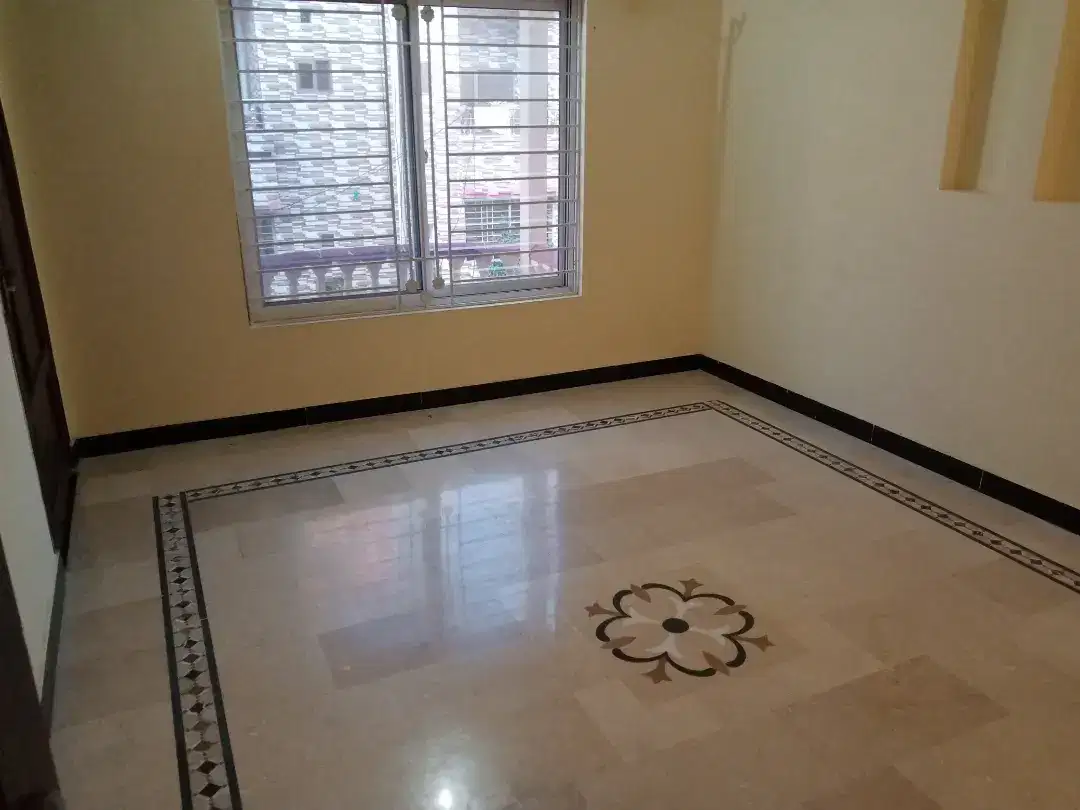 Ghauri town 6.5 marla upper portion for rent