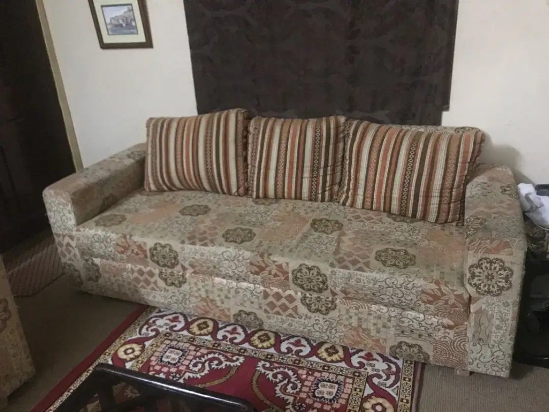 Five seater sofa with 2 chairs’pirah’s