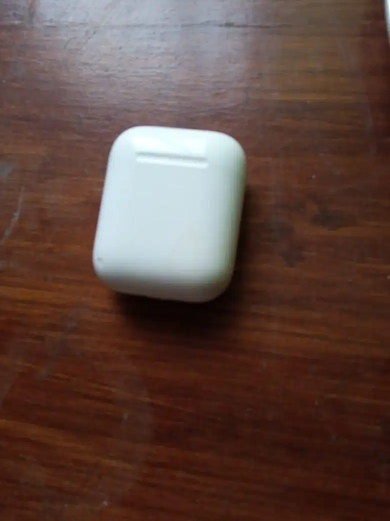 Apple Airpods 2nd gen lush condition for sale