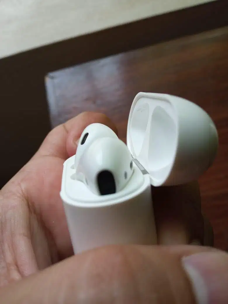 Apple Airpods 2nd gen lush condition for sale