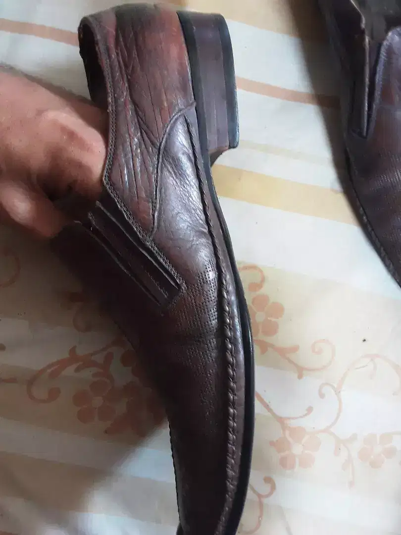 Formal leather shoes available for sale