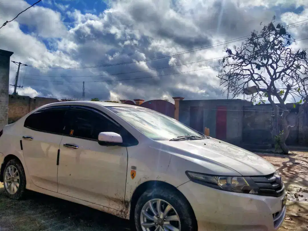 White Honda City IVTEC Genuine Car for sale in khanewal