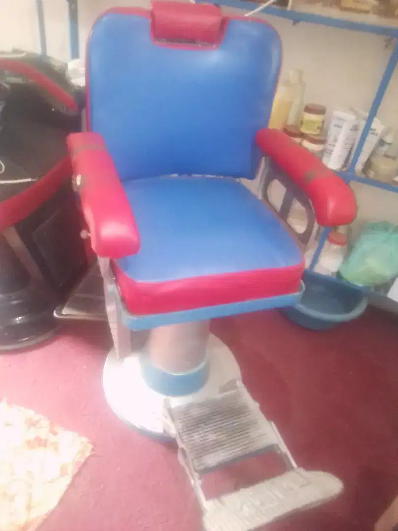 Polar chair available in Good condition for sale