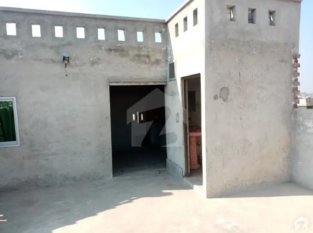Triple Storey Beautiful Commercial Building Second Floor Flat Available For Rent