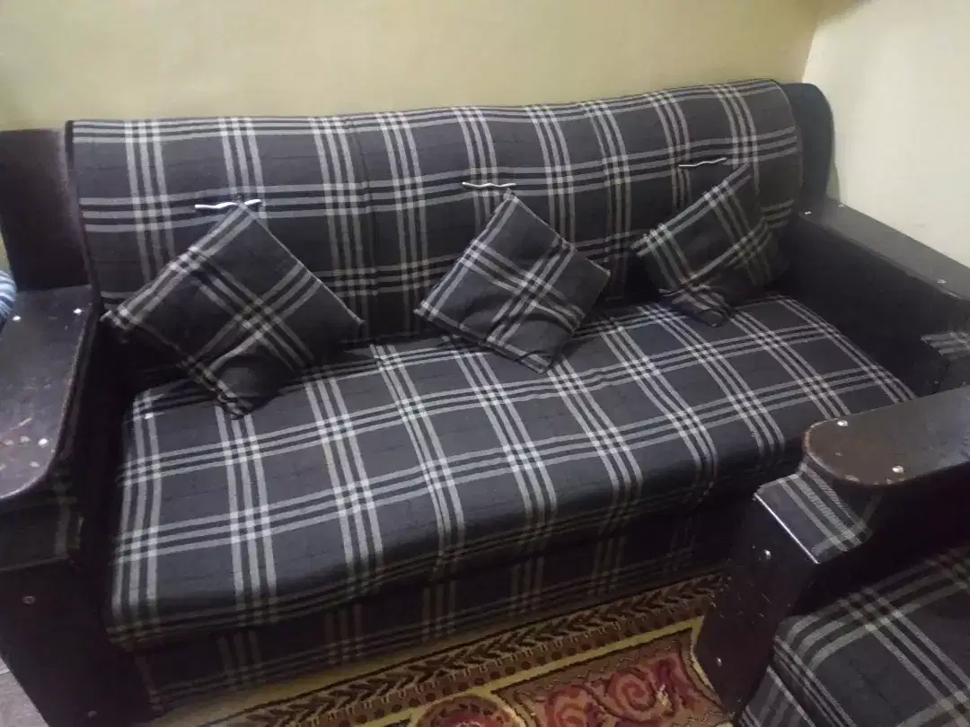 5 seater sofa set available for sale