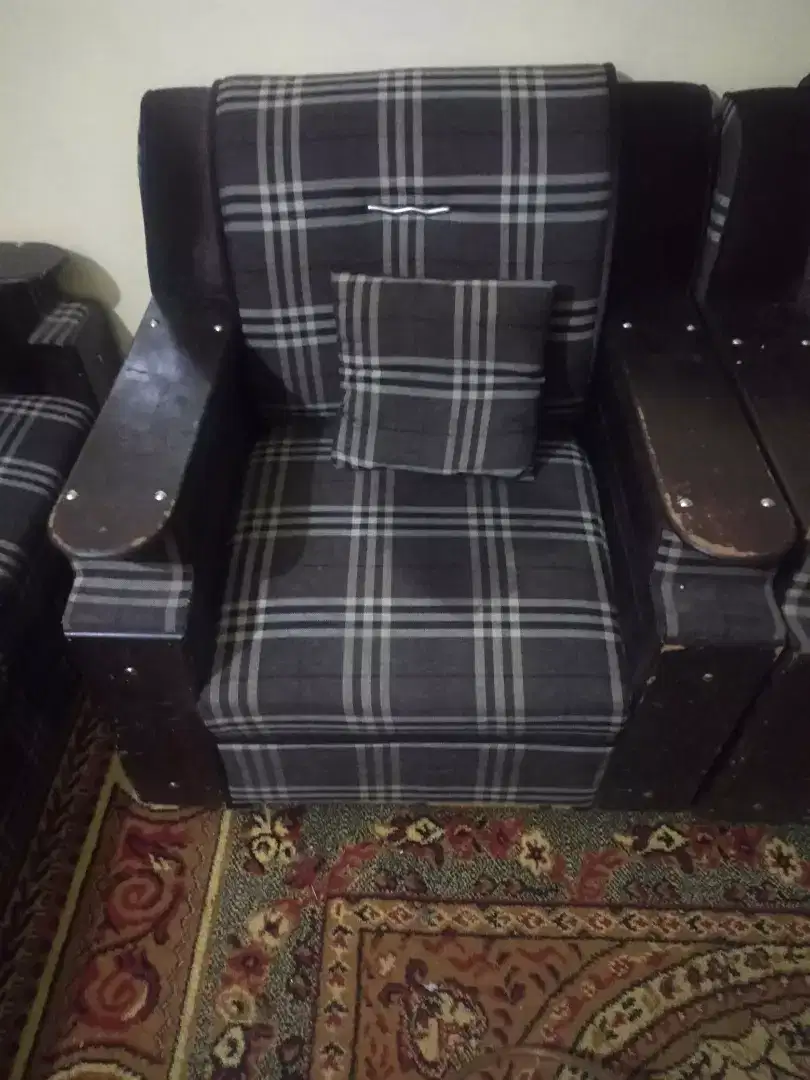 5 seater sofa set available for sale