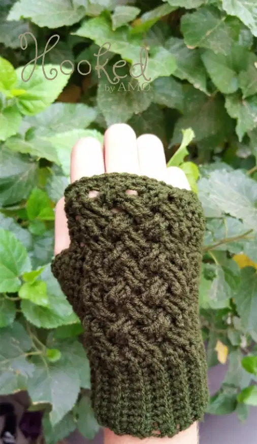 Crochet ladies gloves for sale in Multan