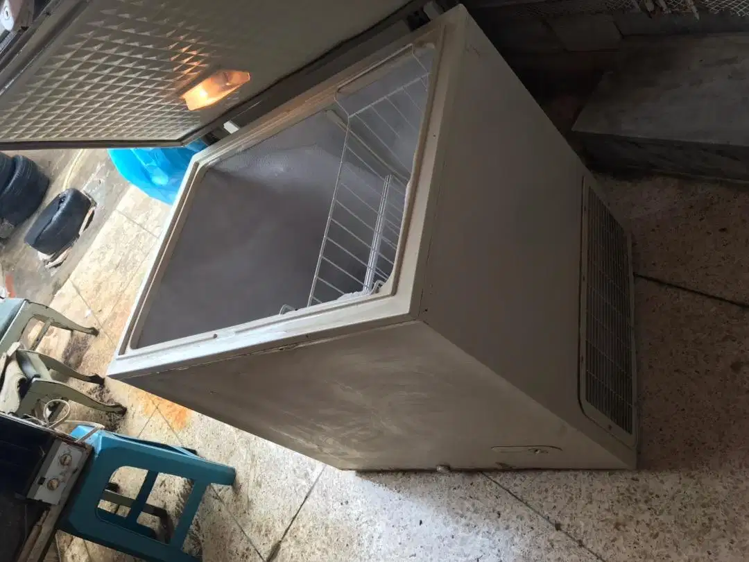 DawlanCe deep freezer chilled cooling available.