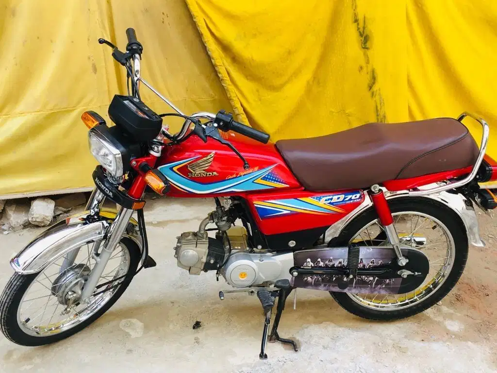 Honda cd 70 golden number KWN 5