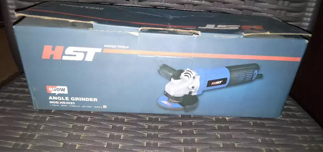 HST angle grinder model HS 3023 860watt 100mm 11000 rpm brand new
