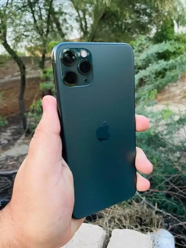 Apple Iphone 11 pro samrtphone for sale in sialkot