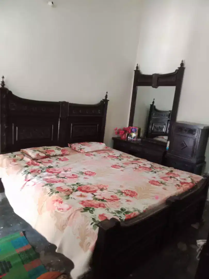 Double Bed And Dressing Table For Sale in Muzaffargarh