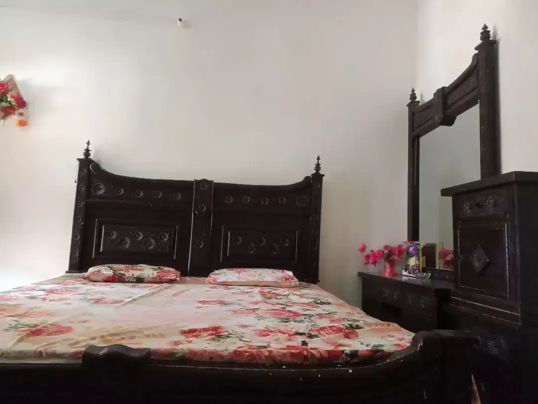 Double Bed And Dressing Table For Sale in Muzaffargarh