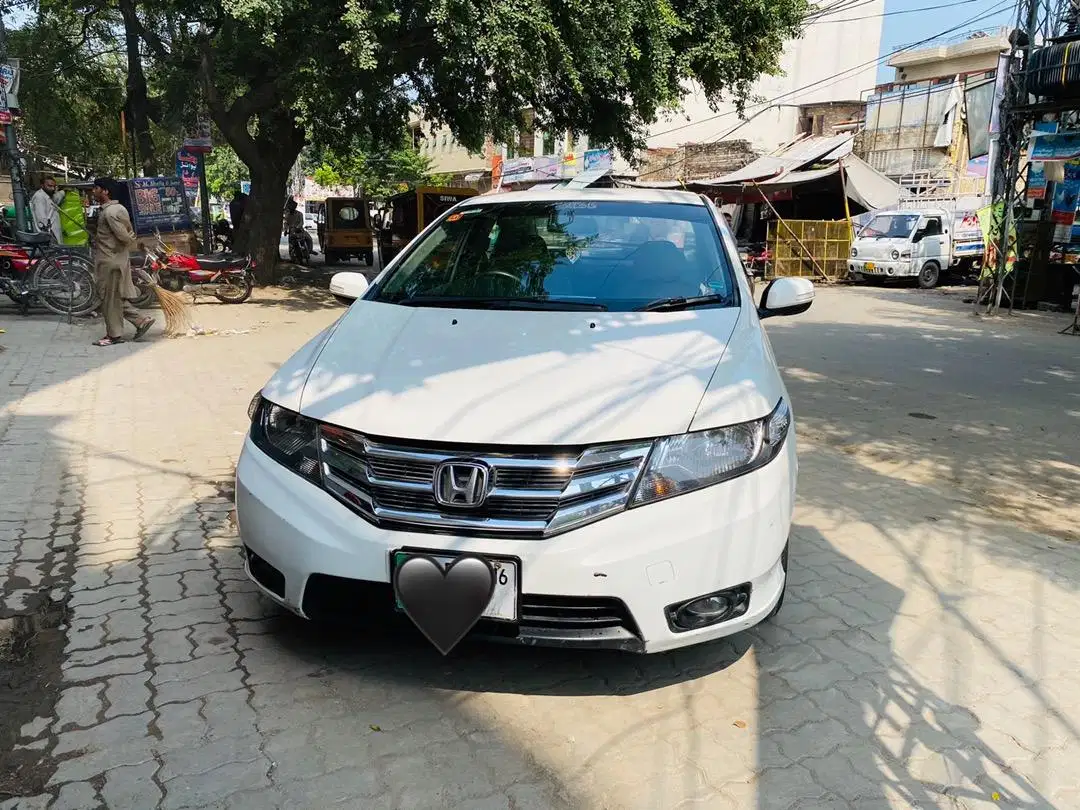 White Honda City IVTEC For Sale in Lahore