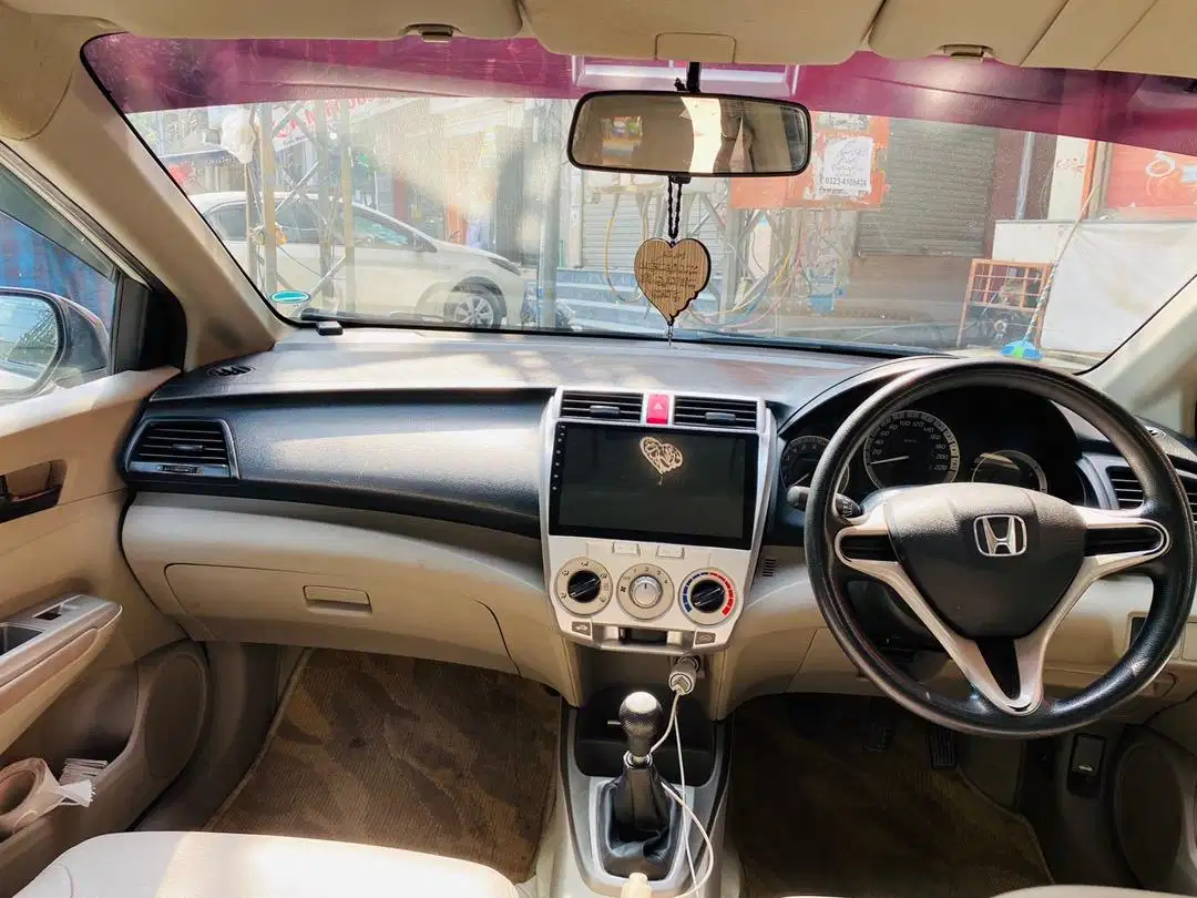 White Honda City IVTEC For Sale in Lahore
