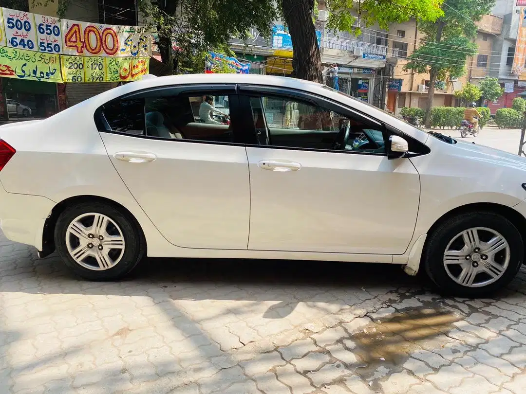 White Honda City IVTEC For Sale in Lahore