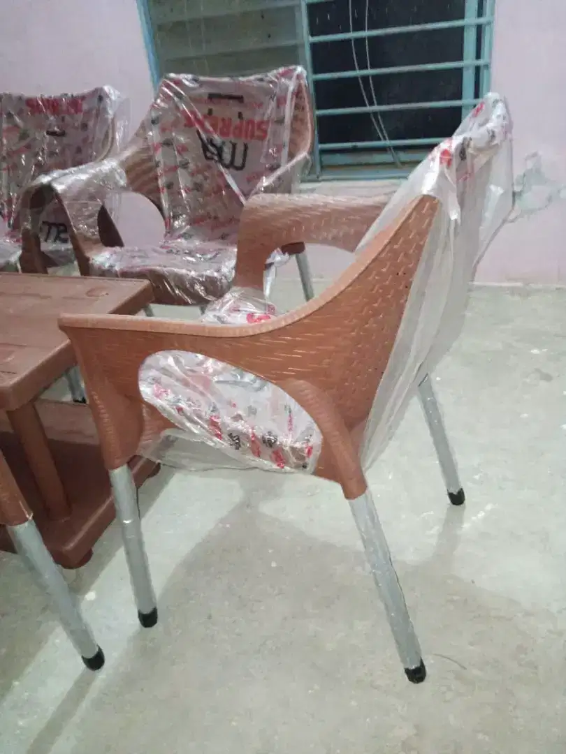 6 Chairs + Table available for sale in Multan