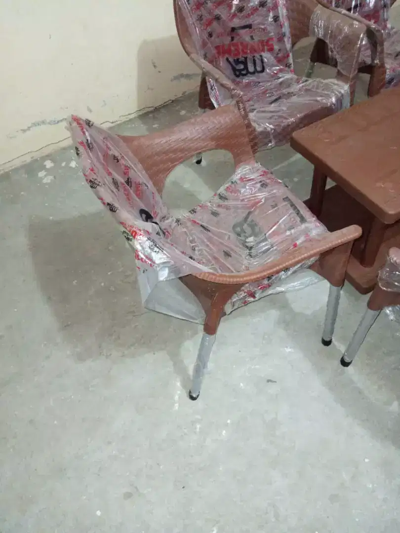 6 Chairs + Table available for sale in Multan