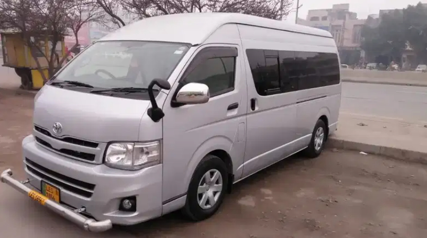 Toyota hiace 221 Diesel 12/18 foctry us good condition for sale