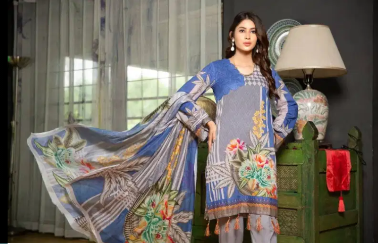 SUMMER SALE Digital Printed Lawn Suit 3 PC's For Sale in Faisalabad