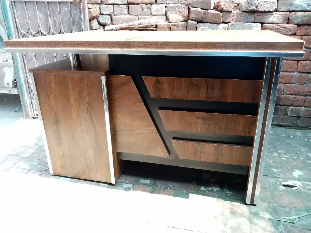 Office Table available for sale in Lahore