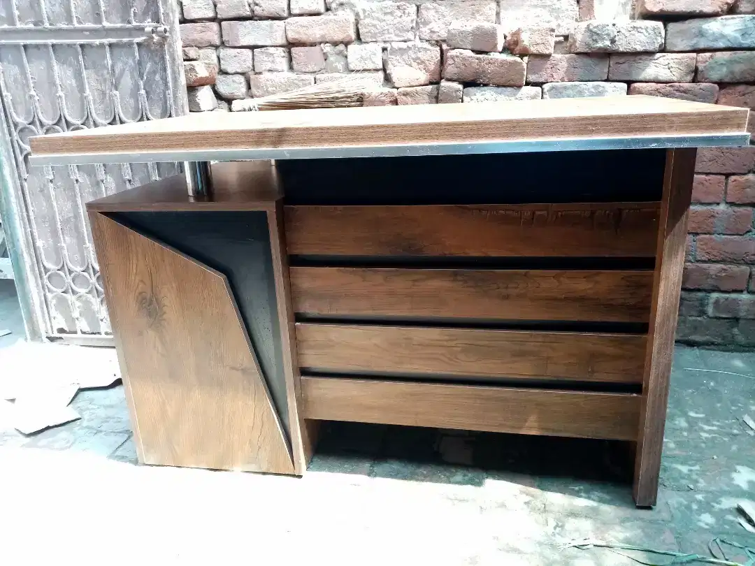 Office Table available for sale in Lahore