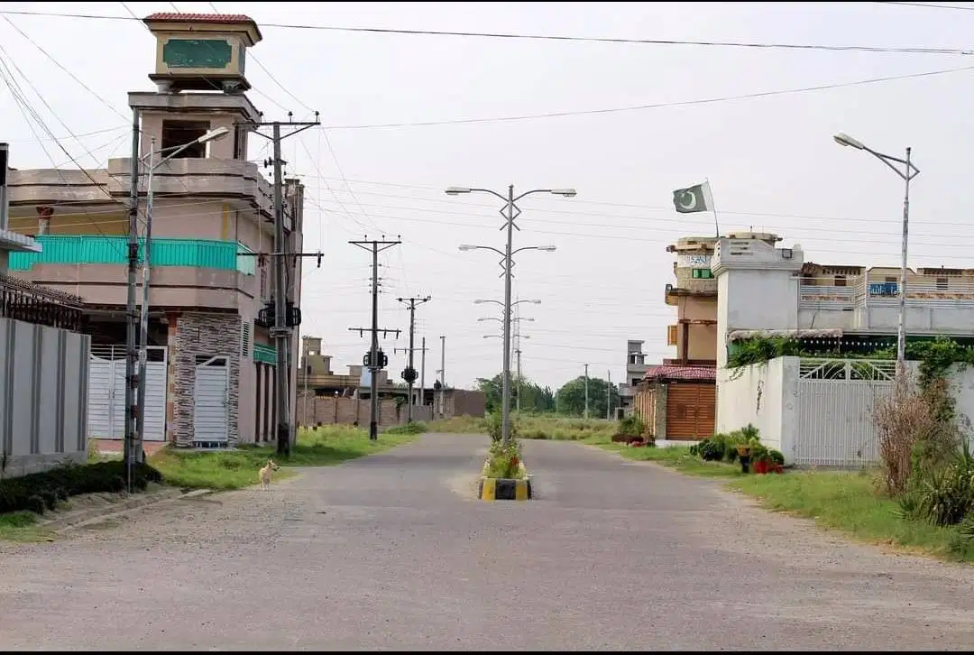 10 Marla Plot for sale in gulberg town mardan