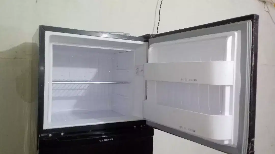 Orent Refrigerator medium double door For Sale