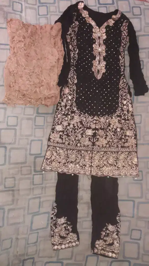 4 Dress's For Sale Medium Size Fancy & Simple With Resonable Price in Lahore