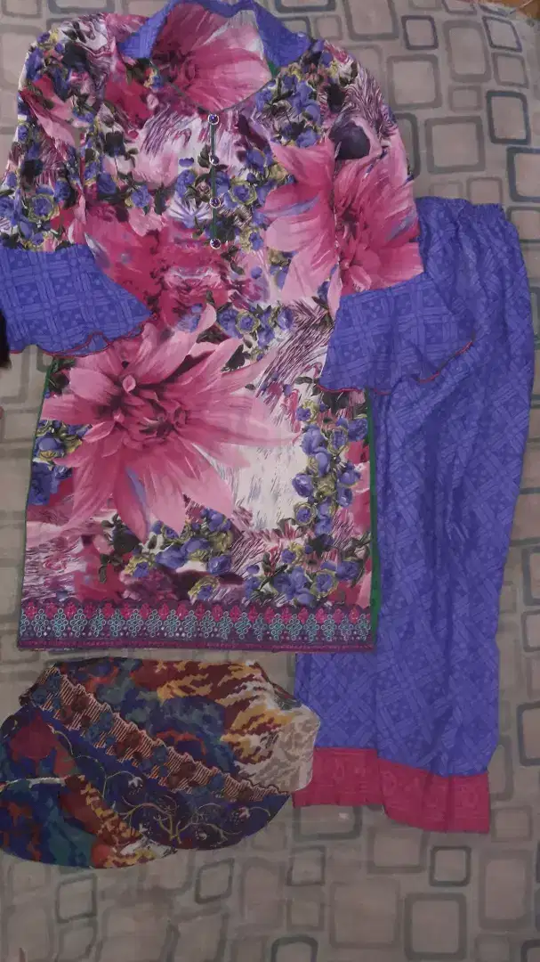 4 Dress's For Sale Medium Size Fancy & Simple With Resonable Price in Lahore