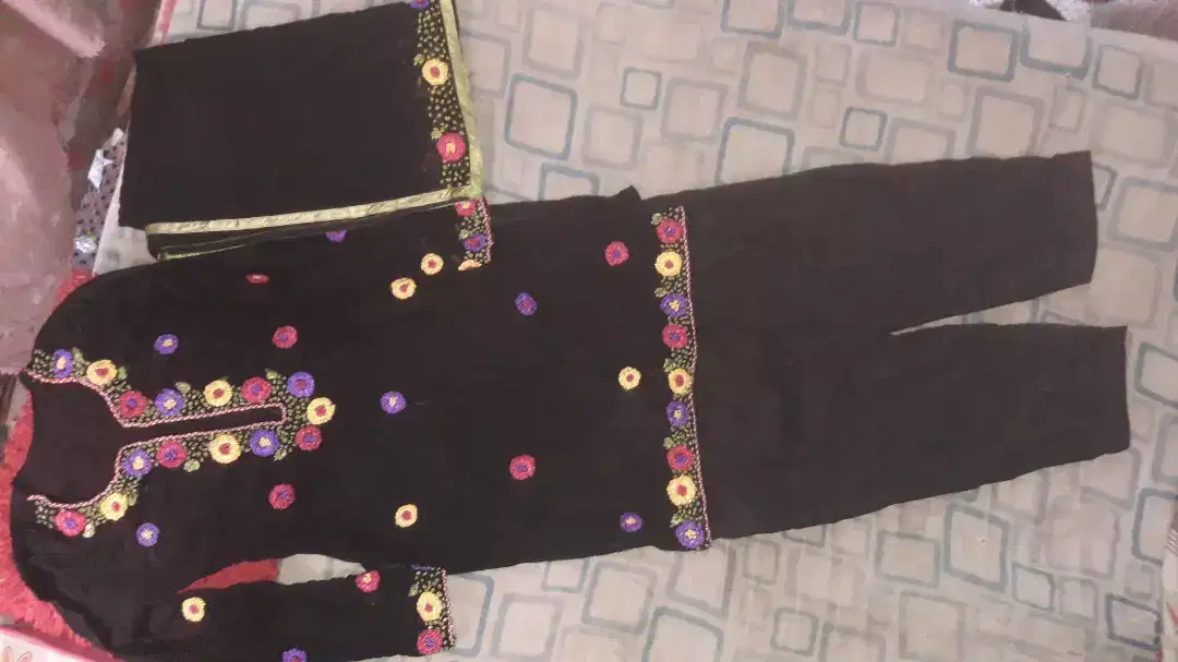 4 Dress's For Sale Medium Size Fancy & Simple With Resonable Price in Lahore