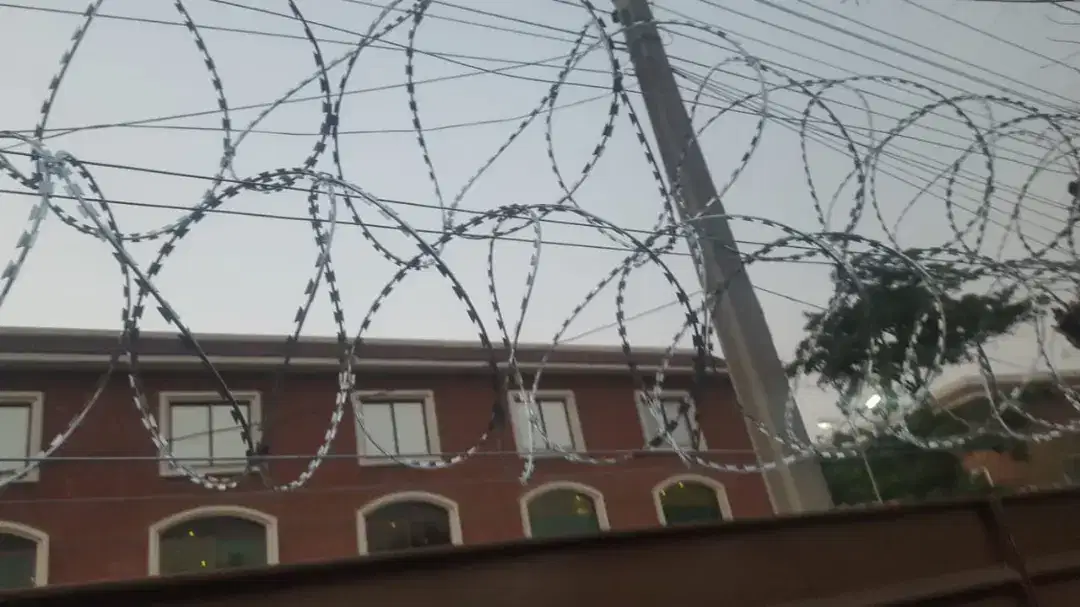 Razer wire barbed wire Available for sale