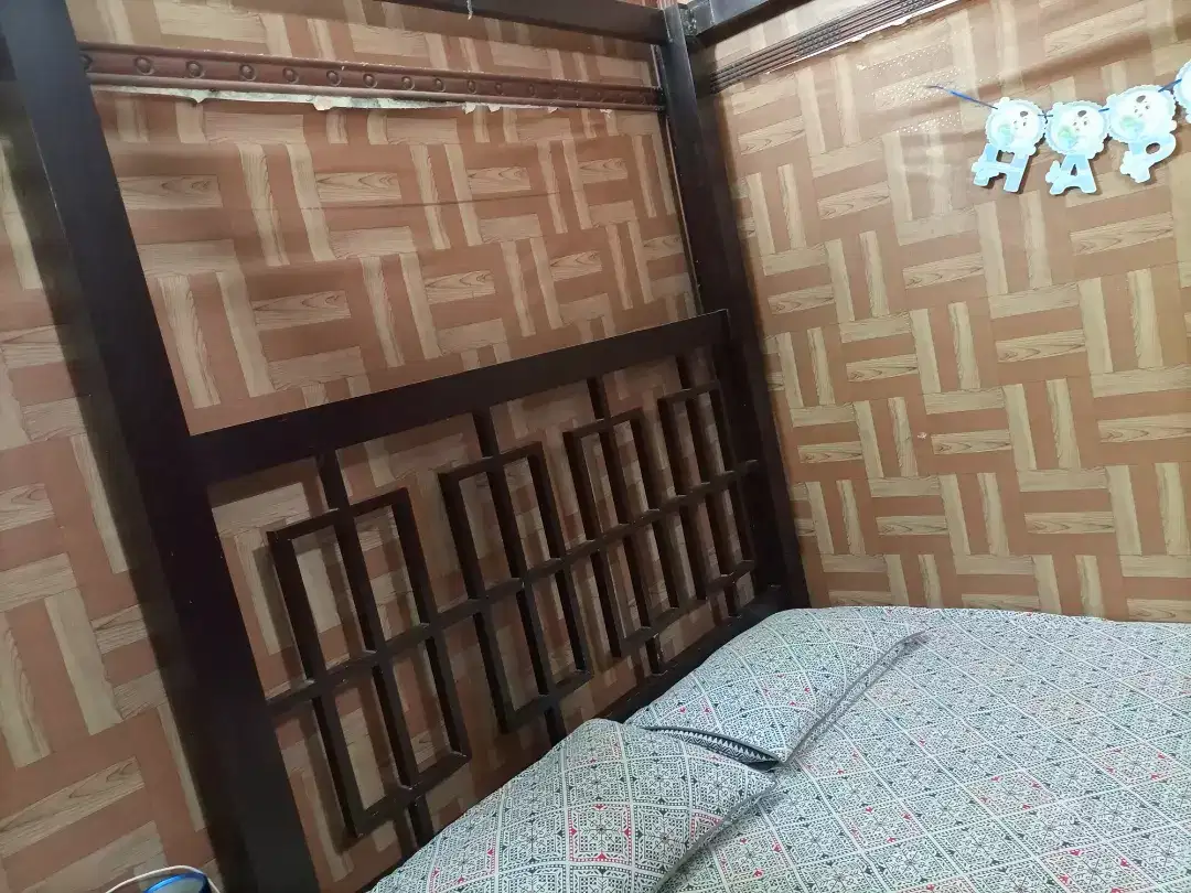 Pure wooden double bed with side tables and chiffon bed curtain For Sale
