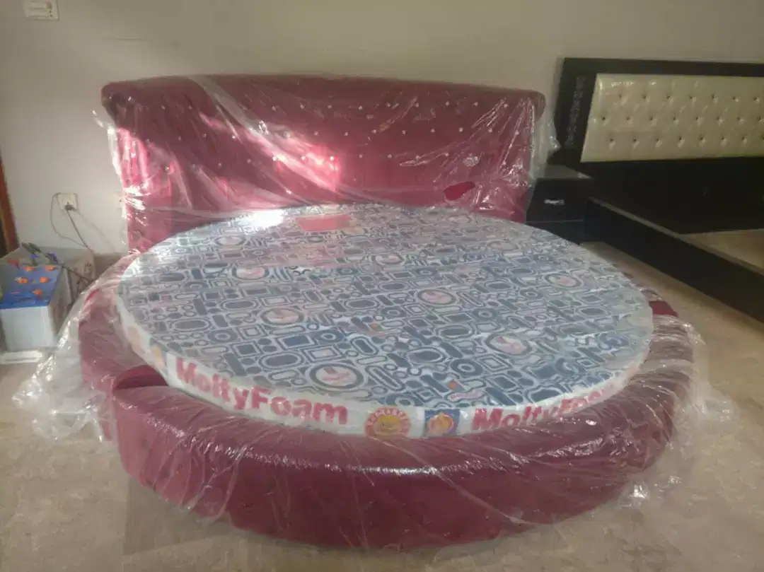 Amazing round and cushion beds For Sale in Karachi