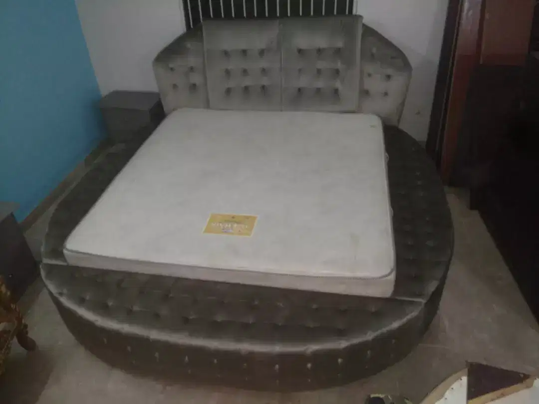 Amazing round and cushion beds For Sale in Karachi