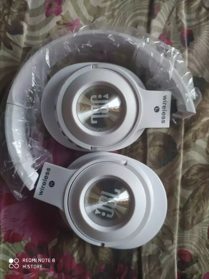 JBL wireless headphones Available For Sale In Rawalpindi