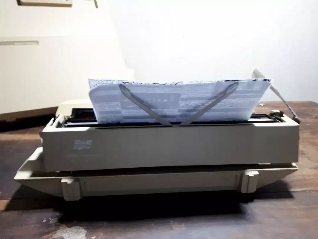 1970s Smith corona Courier Typewriter Available For Sale in Lahore