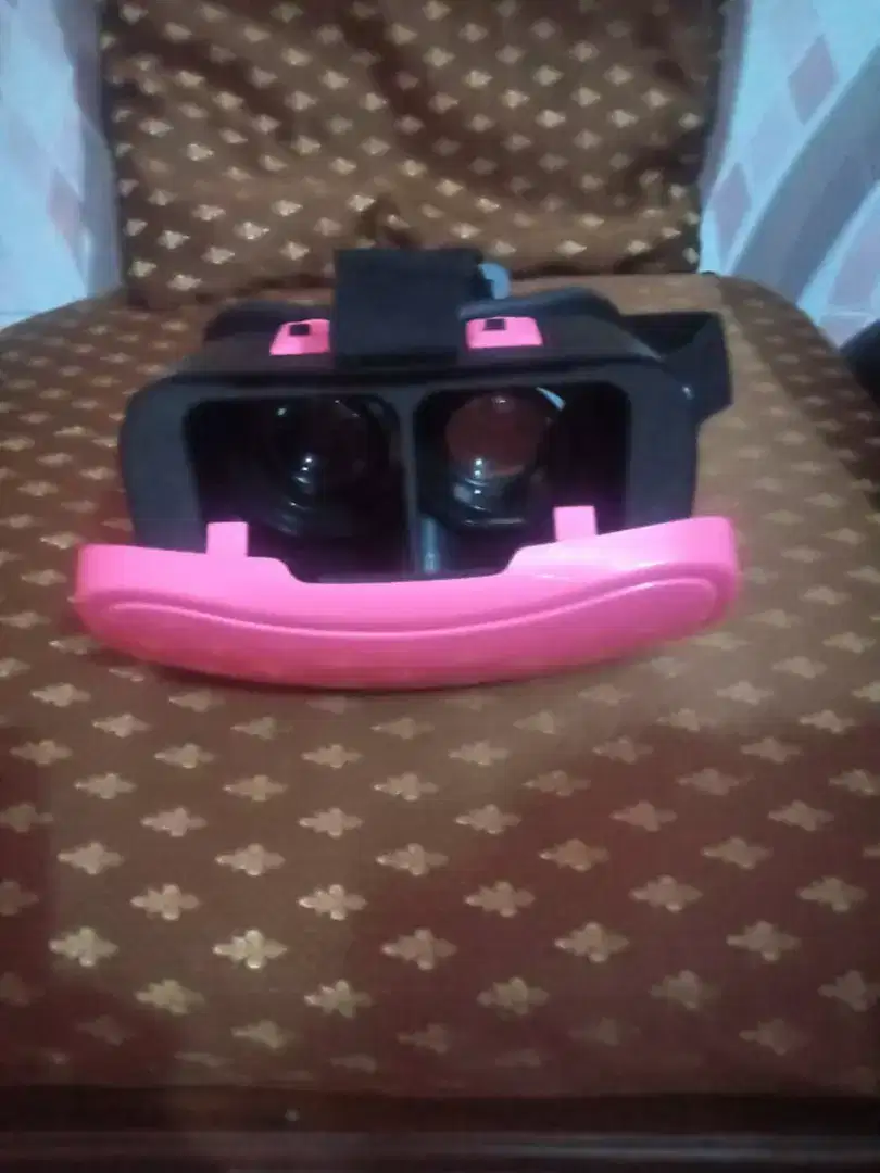 VR smart phone head set to watch movies and videos Available For Sale