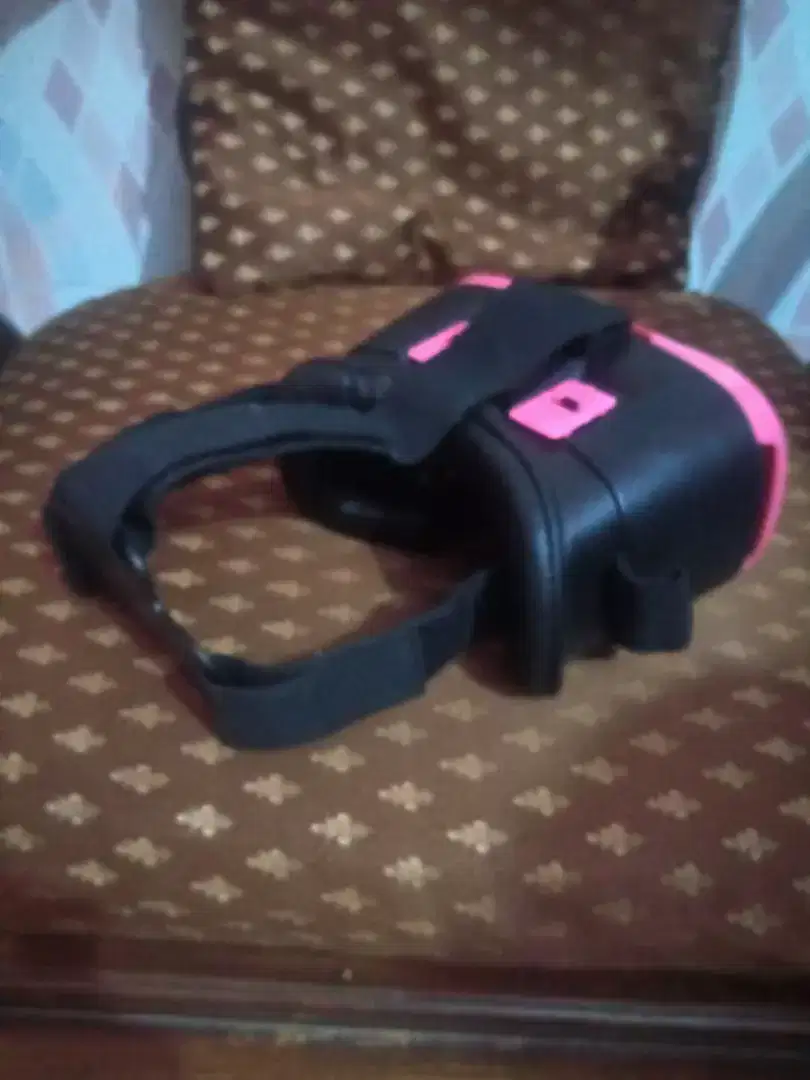VR smart phone head set to watch movies and videos Available For Sale