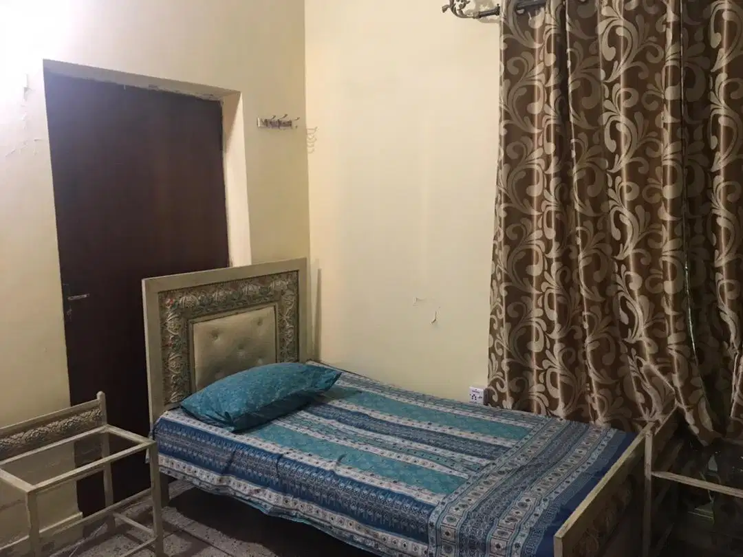 Boys Hostel Available For Rent  in model town Lahore