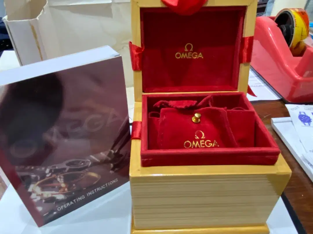 GENUINE OMEGA SPECIAL GIFT WATCH BOX.RARE AVAILABLE FOR SALE