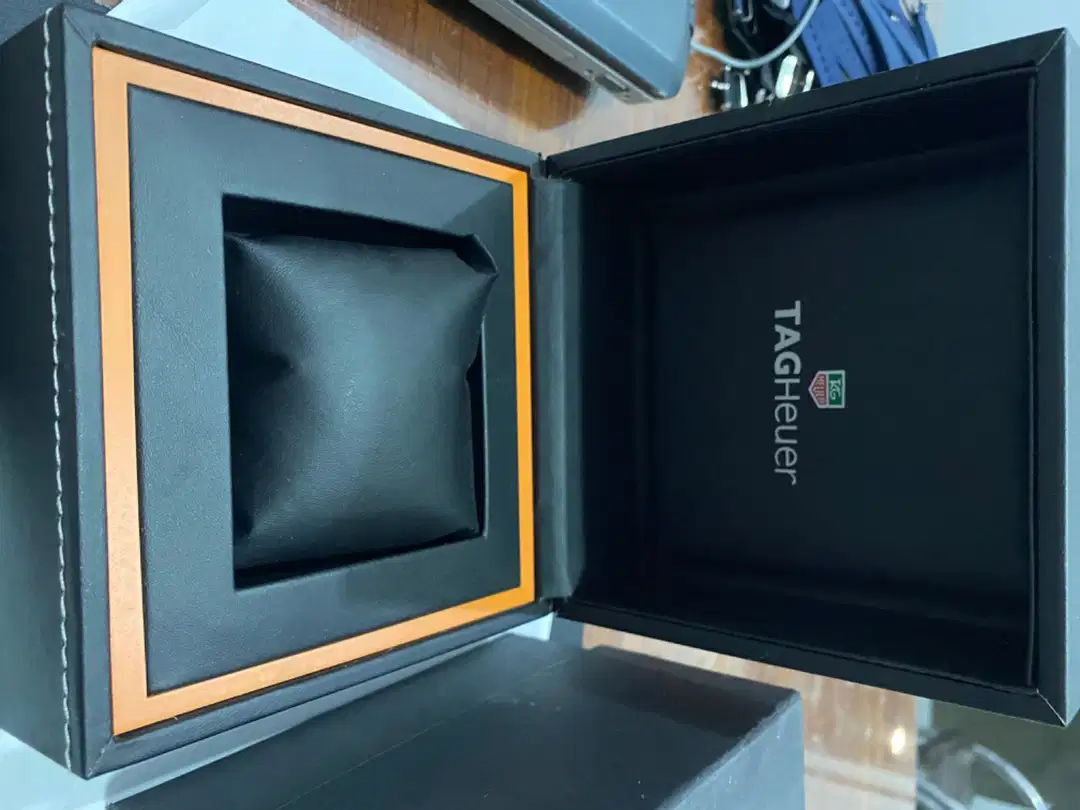 NEW BEAUTIFUL TAG HEUER GENTS WATCH BOX AVAILABLE FOR SALE