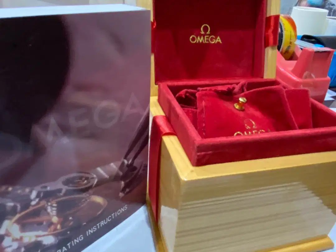 GENUINE OMEGA SPECIAL GIFT WATCH BOX.RARE AVAILABLE FOR SALE